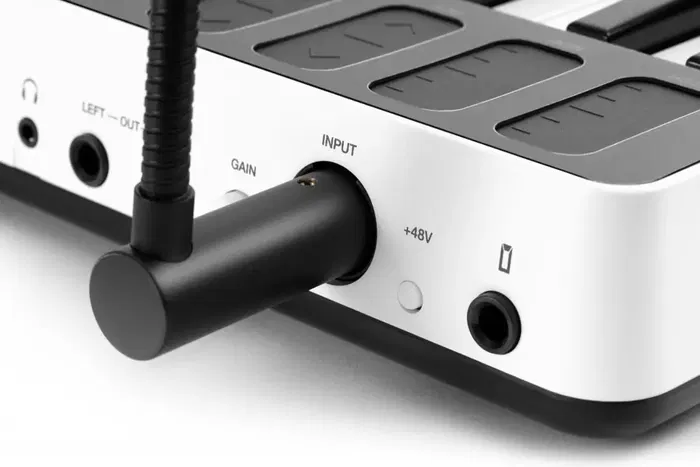 IKMULTIMED Irig Keys I/O Mic Interfaz de Audio con Dimensiones 28.7x6.3x10 cm