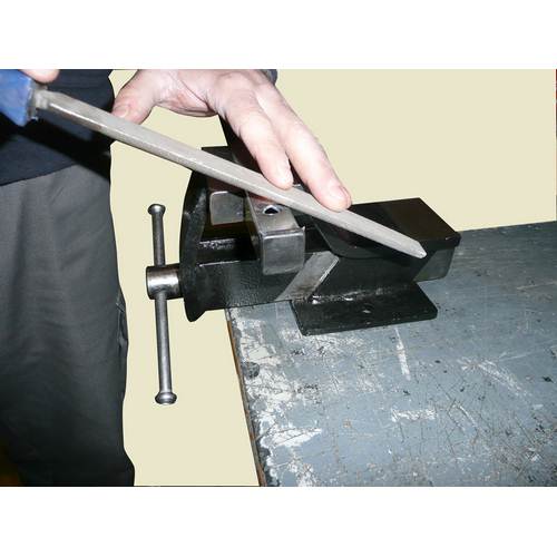 Tuman Tornillo Banco Acero Fijo 100Mm con Apertura de 120mm