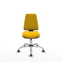 Silla de oficina Elche con mecanismo Asincro tapizada con Tela color Amarillo. Equipada con Base cromada, Sin brazos y Ruedas 65 mm parqué
