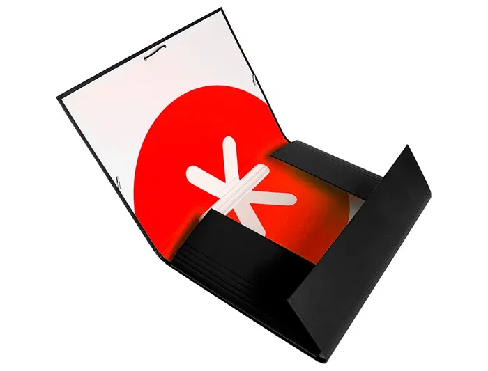 Antartik Carpeta Tres Solapas Cartón Forrado Negro DIN A4