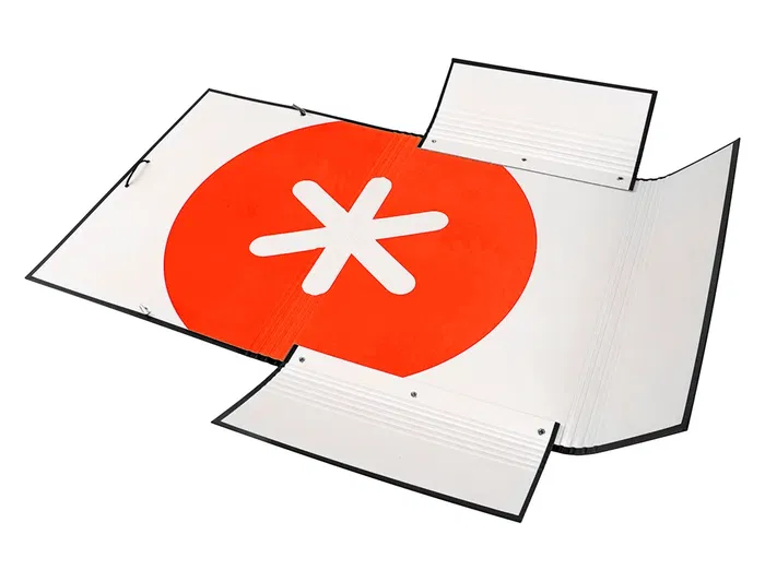 Antartik Carpeta Tres Solapas Cartón Forrado Negro DIN A4