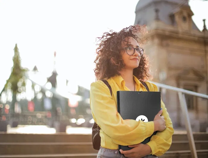 Antartik Carpeta Tres Solapas Cartón Forrado Negro DIN A4