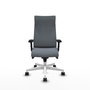 Sillón Albacete con mecanismo Sincro tapizada con Tela color Gris. Equipado con Base poliamida blanca, Brazos 2D y Ruedas 65mm nailon