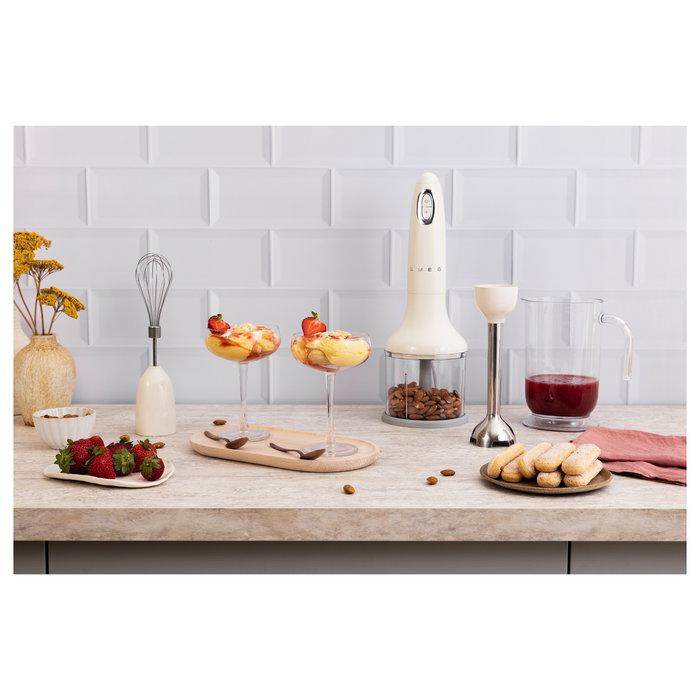 Smeg HBF03CREU Batidora de inmersión Stabmixer 700 W Color Crema Smeg HBF03CREU Batidora de inmersión Stabmixer 700 W Color Crema