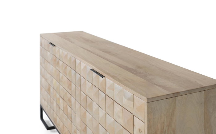 GINER Y COLOMER Aparador 180 cm Madera de Mango Tallado a Mano, Color Avellana y Negro con Puertas Negras y Base Metálica Dorada