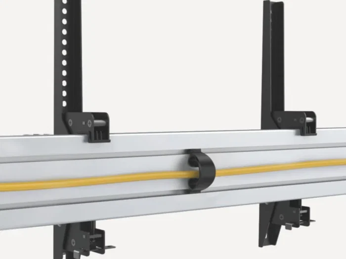 Equip Soporte de Techo para TV 650374 para 3 Pantallas (45-50 pulgadas), Inclinable, Carga 50 kg por Pantalla, VESA 600x400, Negro/Plata