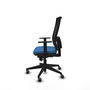 Silla de oficina Horna con mecanismo Sincro tapizada con Similpiel color Azul claro y malla color Negro. Equipada con lumbar 1D, Brazos 1D y Ruedas 65 mm parqué
