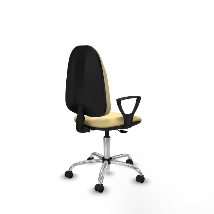 Silla de oficina Algarra con mecanismo Contacto permanente básico tapizada con Similpiel color Crema. Equipada con Base cromada, Brazos fijos y Ruedas autofrenantes