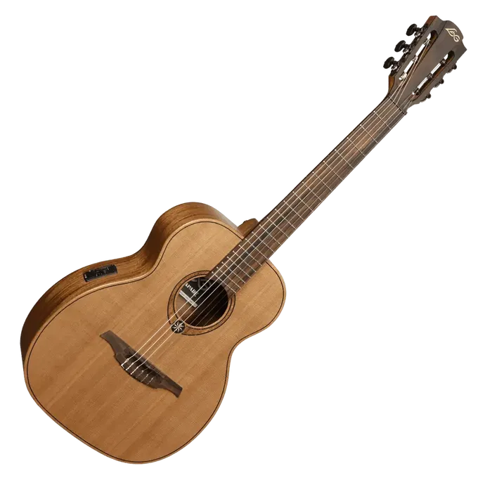 LAG Guitarra Acústica Escapade Nylon A/E- Natural Travel Clásica Electrocústica, Tapa Cedro Rojo Macizo, Acabado Satinado
