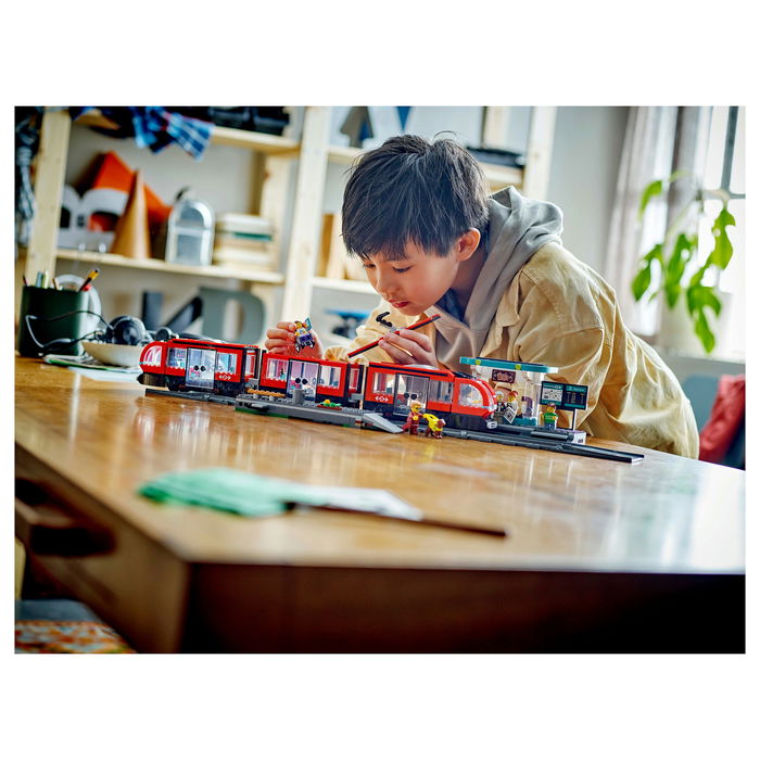 LEGO 60423 City Tranvía y Estación del Centro, Juego de Construcción, 811 Piezas, 7+ Años LEGO 60423 City Tranvía y Estación del Centro, Juego de Construcción, 811 Piezas, 7+ Años