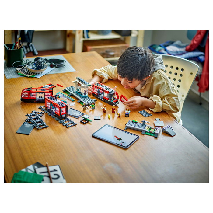 LEGO 60423 City Tranvía y Estación del Centro, Juego de Construcción, 811 Piezas, 7+ Años LEGO 60423 City Tranvía y Estación del Centro, Juego de Construcción, 811 Piezas, 7+ Años