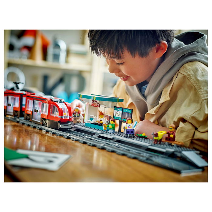 LEGO 60423 City Tranvía y Estación del Centro, Juego de Construcción, 811 Piezas, 7+ Años LEGO 60423 City Tranvía y Estación del Centro, Juego de Construcción, 811 Piezas, 7+ Años