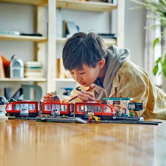 LEGO City 60423 Tranvía y Estación del Centro LEGO City 60423 Tranvía y Estación del Centro