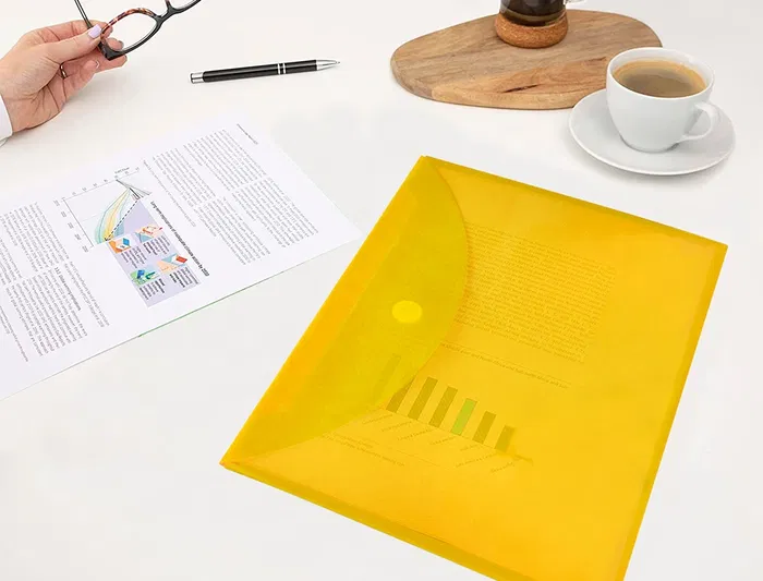 Liderpapel Carpeta Dossier A4 Cierre Velcro Amarilla Polipropileno 180 Micras