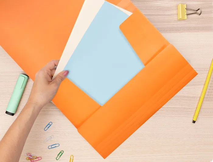 Liderpapel Carpeta Tres Solapas Polipropileno DIN A4 Cierre Gomas Naranja Opaco