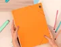 Liderpapel Carpeta Tres Solapas Polipropileno DIN A4 Cierre Gomas Naranja Opaco