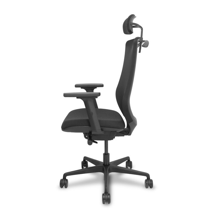 Silla de oficina Mardos con mecanismo Sincro/Traslack tapizada con Tela color Negro. Equipada con lumbar 1D, Brazos 2D, Cabecero 2D y Ruedas 65mm nailon