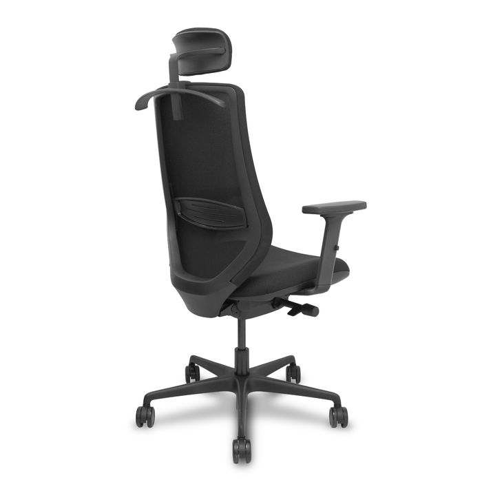 Silla de oficina Mardos con mecanismo Sincro/Traslack tapizada con Tela color Negro. Equipada con lumbar 1D, Brazos 2D, Cabecero 2D y Ruedas 65mm nailon