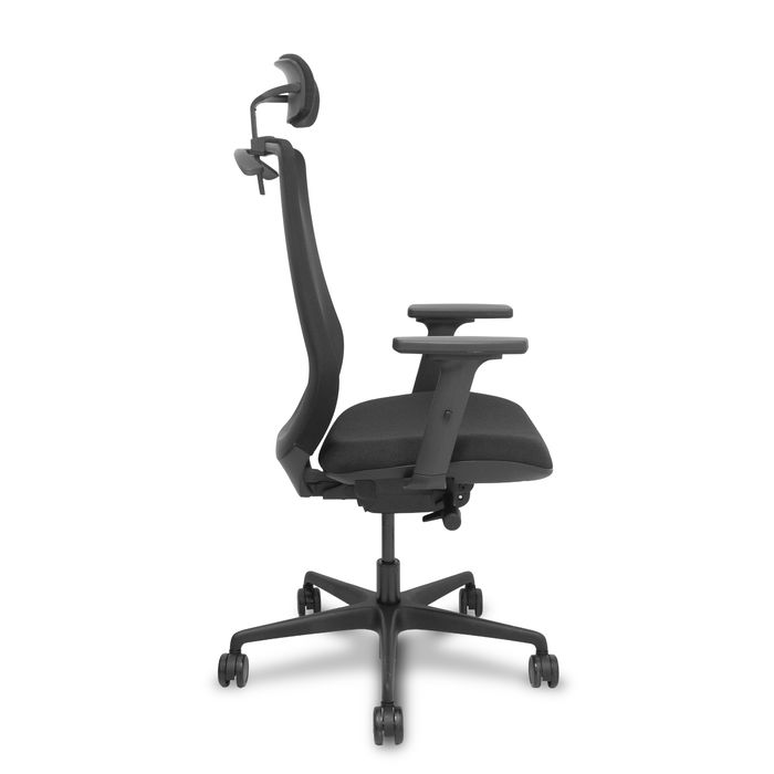 Silla de oficina Mardos con mecanismo Sincro/Traslack tapizada con Tela color Negro. Equipada con lumbar 1D, Brazos 2D, Cabecero 2D y Ruedas 65mm nailon