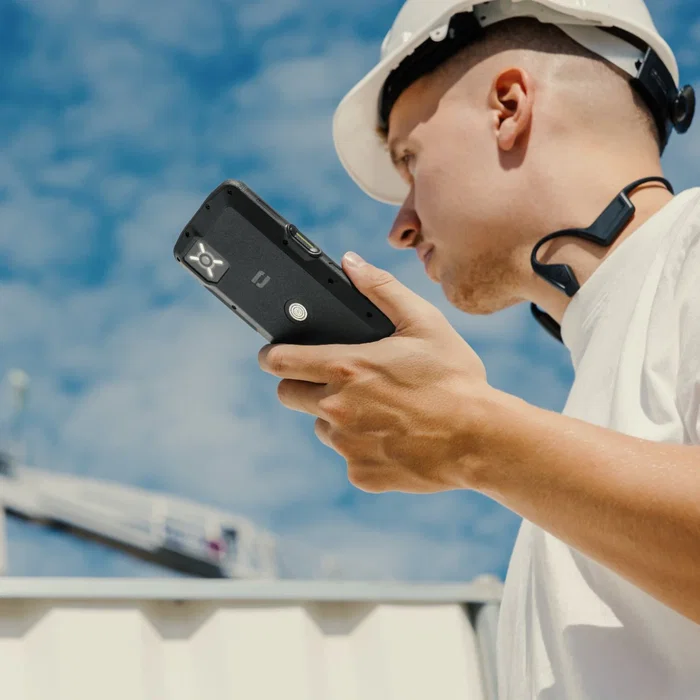 Crosscall CORE-M6 Smartphone 5G - 5.99" Pantalla Gorilla Glass - Snapdragon QCM4490 - 6GB RAM 128GB - Cámara 48MP - Batería 4950 mAh - Android 15 - Negro - IP68