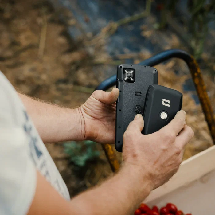 Crosscall CORE-M6 Smartphone 5G - 5.99" Pantalla Gorilla Glass - Snapdragon QCM4490 - 6GB RAM 128GB - Cámara 48MP - Batería 4950 mAh - Android 15 - Negro - IP68