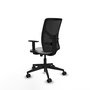 Silla de oficina Motilla con mecanismo Sincro tapizada con Tela color Gris claro y malla color negra. Equipada con lumbar 1D, Brazos 1D y Ruedas 65mm nailon
