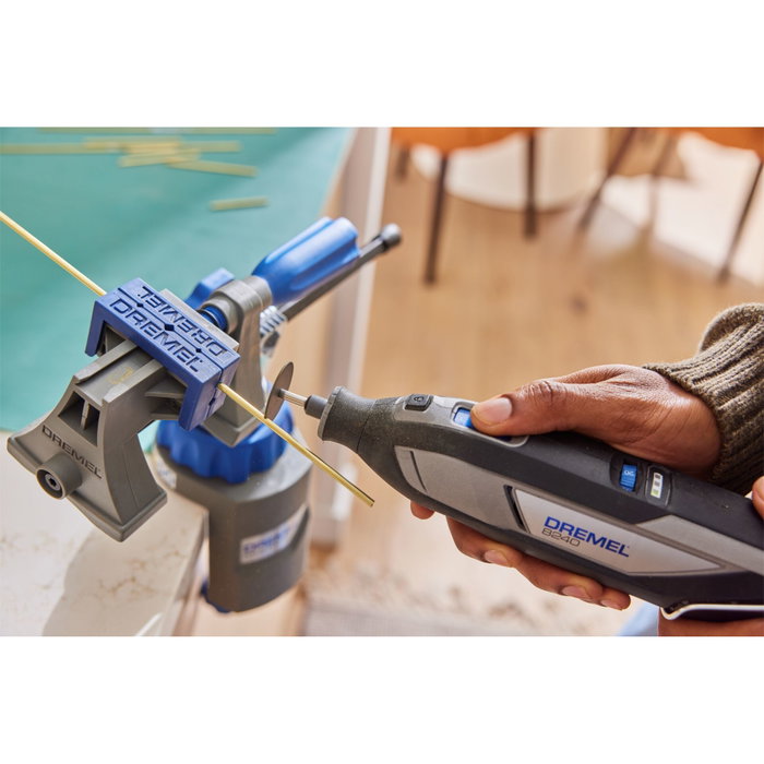 Dremel 8240 Multiherramienta inalámbrica 12V con batería de 2.0 Ah y 65 accesorios Dremel 8240 Multiherramienta inalámbrica 12V con batería de 2.0 Ah y 65 accesorios