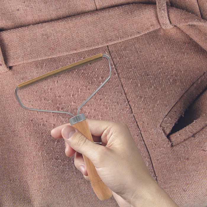 Je cherche une Idee Rastrillo Quitapelusas y Bolitas para Tejidos con Mango de Madera 16x12.5 cm