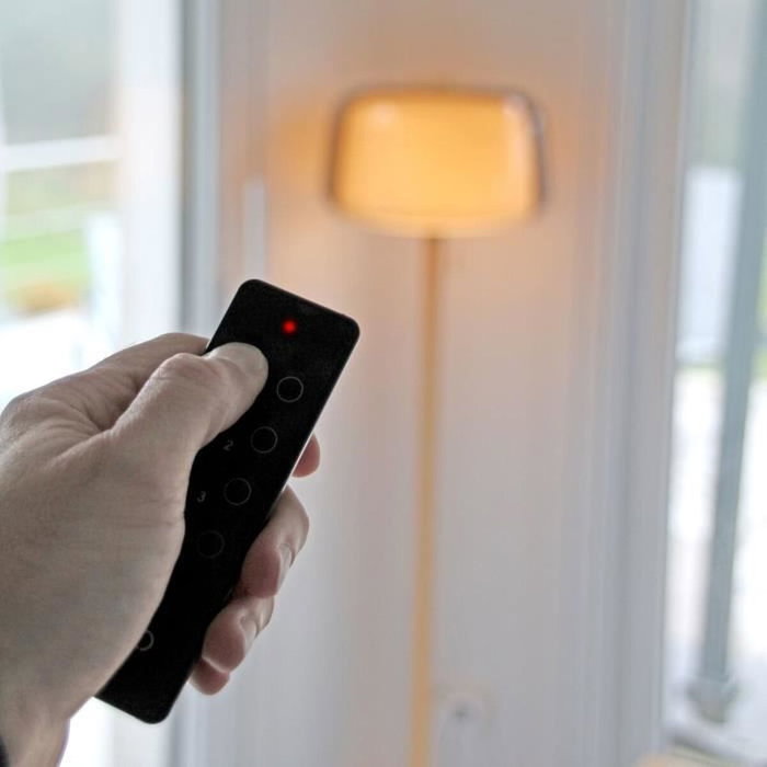 Dio Connected Home Toma conectada con Medidor de potencia y Control remoto de 3 canales + 1 grupo Dio Connected Home Toma conectada con Medidor de potencia y Control remoto de 3 canales + 1 grupo