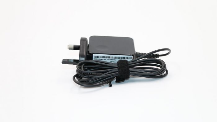 Lenovo AC adapter for Lenovo laptops, 20V output, 2.25A current, 45W power, UK plug type, genuine original power supply.