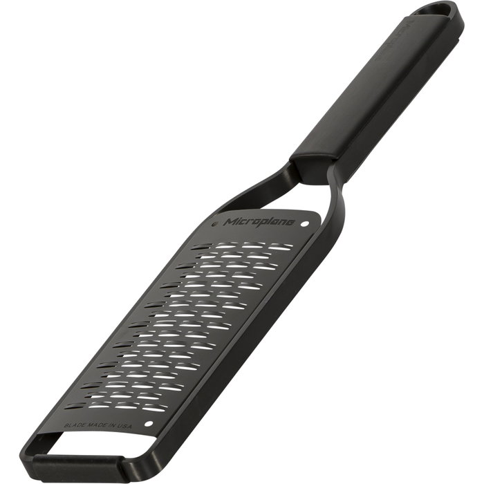 Microplane Black Sheep Medium Ribbon Grater de color negro con cuerpo de acero Microplane Black Sheep Medium Ribbon Grater de color negro con cuerpo de acero