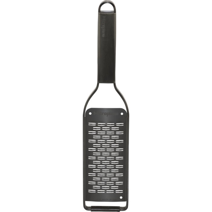 Microplane Black Sheep Medium Ribbon Grater de color negro con cuerpo de acero Microplane Black Sheep Medium Ribbon Grater de color negro con cuerpo de acero