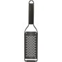 Microplane Black Sheep Medium Ribbon Grater de color negro con cuerpo de acero