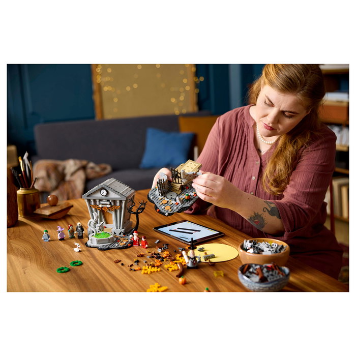 LEGO Ideas Disney 21351 Tim Burton's The Nightmare Before Christmas Set de Construcción - 2193 Piezas, Edad 18+