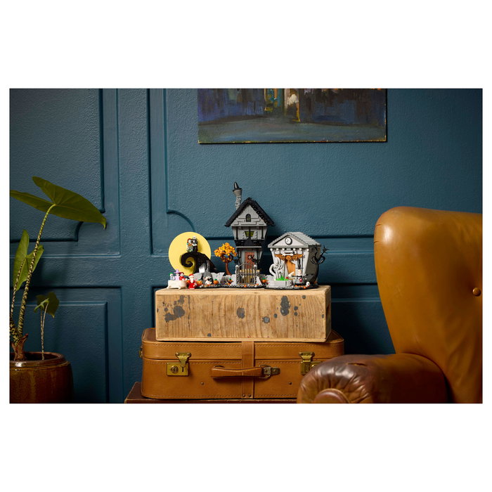 LEGO Ideas Disney 21351 Tim Burton's The Nightmare Before Christmas Set de Construcción - 2193 Piezas, Edad 18+