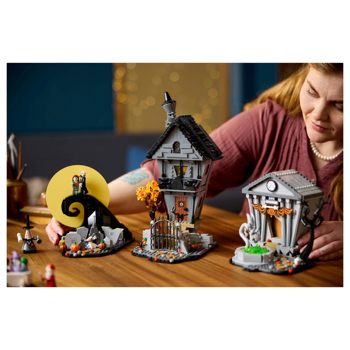 LEGO Ideas Disney 21351 Tim Burton's The Nightmare Before Christmas Set de Construcción - 2193 Piezas, Edad 18+