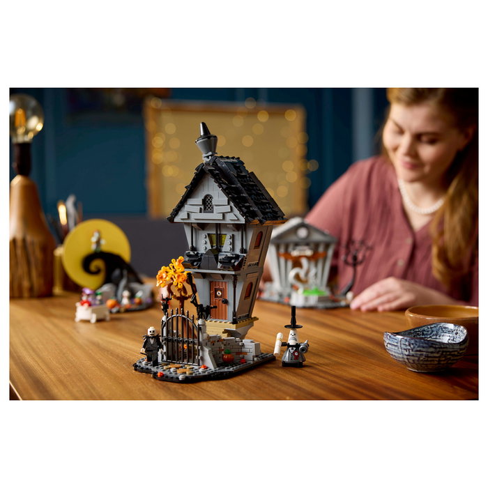 LEGO Ideas Disney 21351 Tim Burton's The Nightmare Before Christmas Set de Construcción - 2193 Piezas, Edad 18+