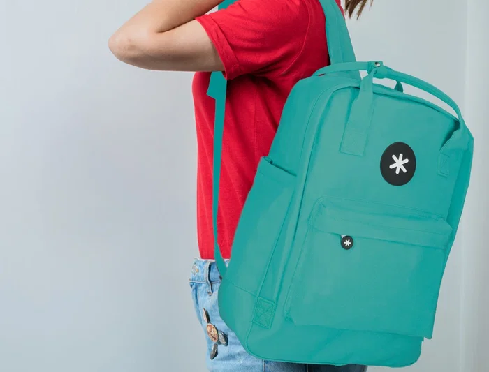 Antartik Mochila Cubo Menta 300x115x390 mm con Bolsillos Exteriores, Compartimento Portátil y Asas Metálicas, Adaptable a Carrito