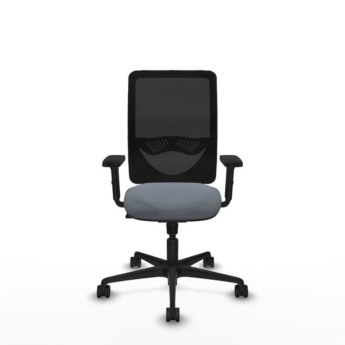 Silla de oficina Zulema con mecanismo Sincro tapizada con Tela color Gris y malla color Negro. Equipada con lumbar 1D, Brazos 2D y Ruedas 65mm nailon