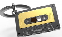 METALMORPHOSE Llavero Cassette Dorado