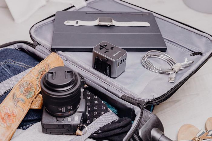 Verbatim UTA-03 Adaptador de Viaje Universal con 3 USB-C y 2 USB-A (30W PD)