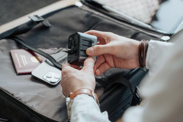 Verbatim UTA-03 Adaptador de Viaje Universal con 3 USB-C y 2 USB-A (30W PD)