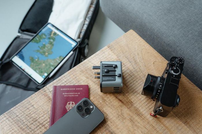 Verbatim UTA-03 Adaptador de Viaje Universal con 3 USB-C y 2 USB-A (30W PD)