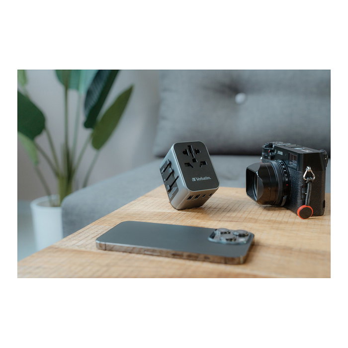 Verbatim UTA-03 Adaptador de Viaje Universal con 3 USB-C y 2 USB-A (30W PD)