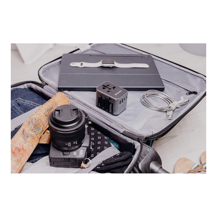 Verbatim UTA-03 Adaptador de Viaje Universal con 3 USB-C y 2 USB-A (30W PD)