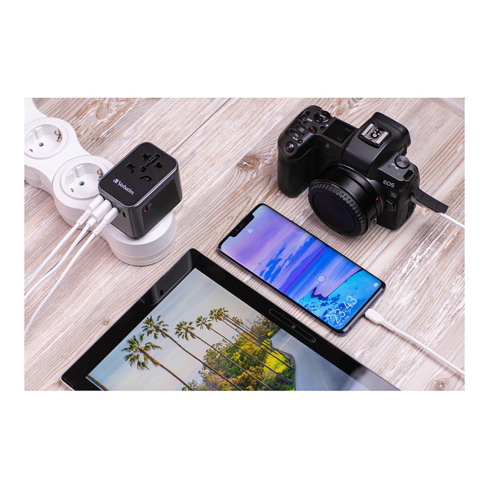 Verbatim UTA-03 Adaptador de Viaje Universal con 3 USB-C y 2 USB-A (30W PD)
