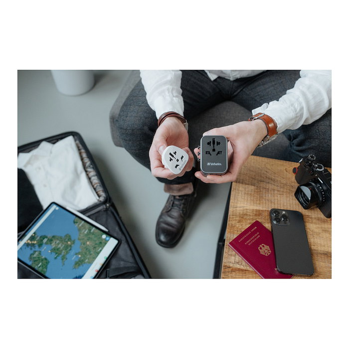 Verbatim UTA-03 Adaptador de Viaje Universal con 3 USB-C y 2 USB-A (30W PD)