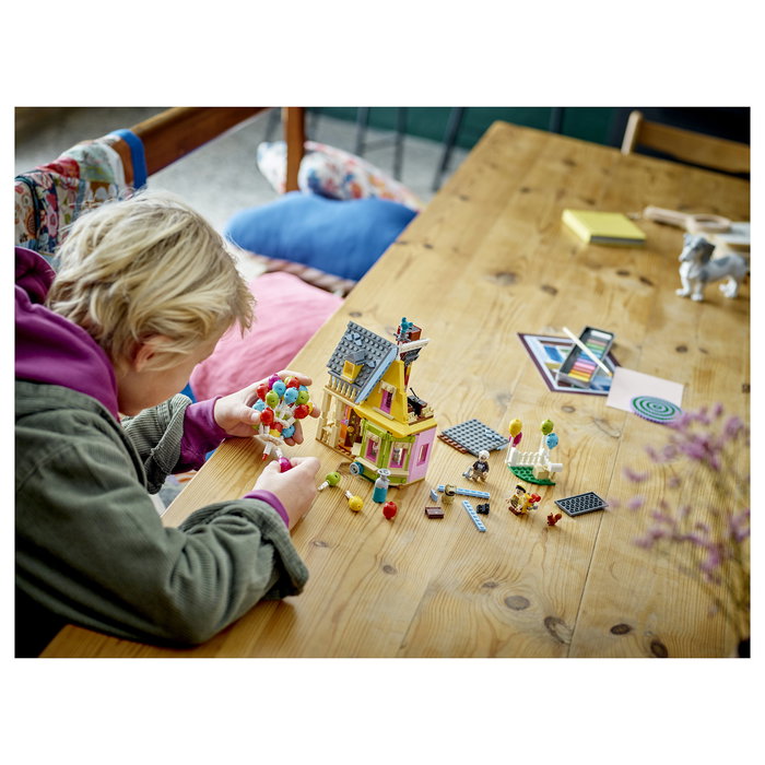 LEGO 43217 Disney Pixar Casa de 'Up' (Carl's Haus aus 'Oben') - Juego de Construcción de 598 Piezas para Niños a partir de 9 Años