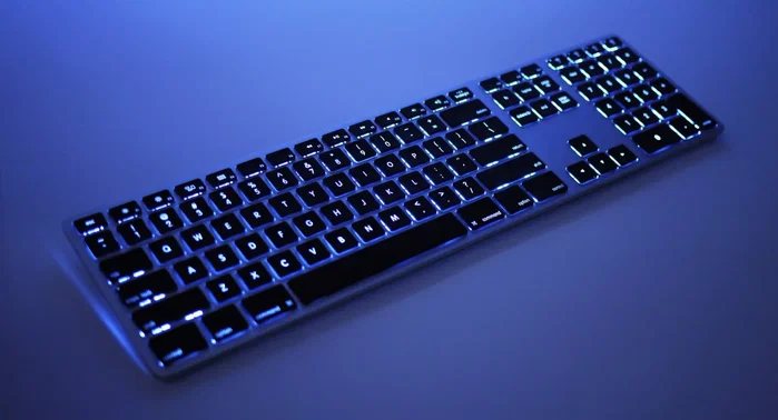 Matias FK418 Mac Space Gray Teclado Inalámbrico Bluetooth Retroiluminado Aluminio Layout Polaco