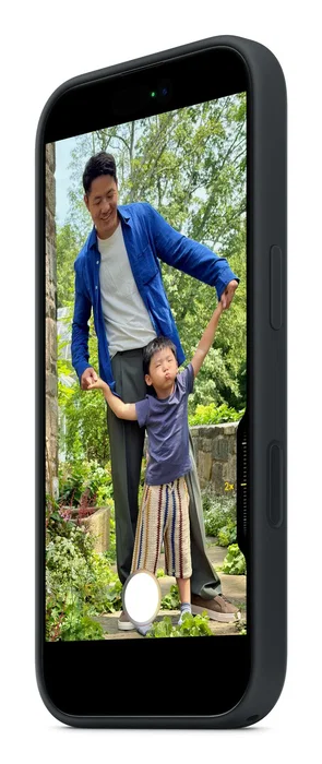 Apple MGF14ZM/A Funda de Silicona con MagSafe para iPhone 17 - Negro, 45% silicona reciclada, interior de microfibra, protección contra caídas y rayones, carga inalámbrica